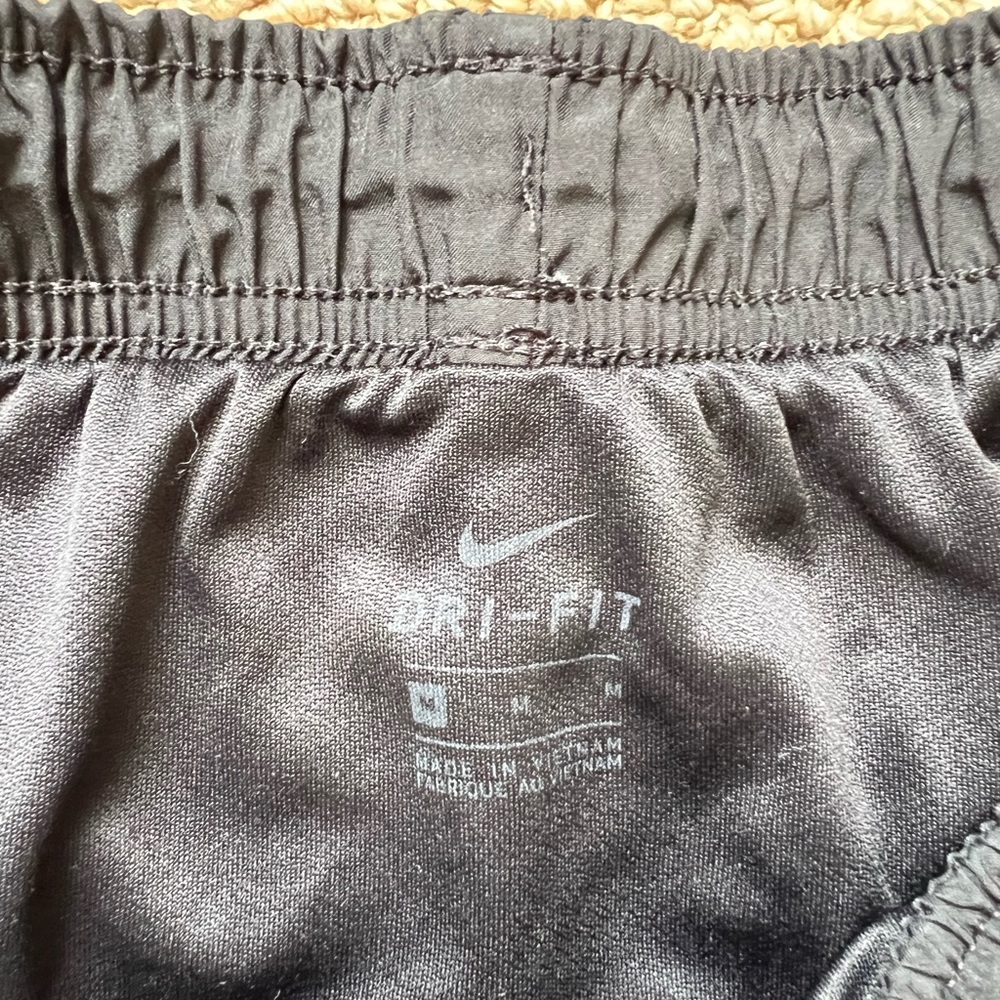 Nike black shorts - Picture 2 of 2